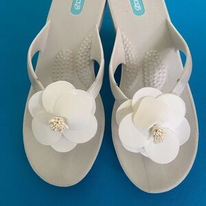 Oka B White Floral Women's Waterproof Sandals